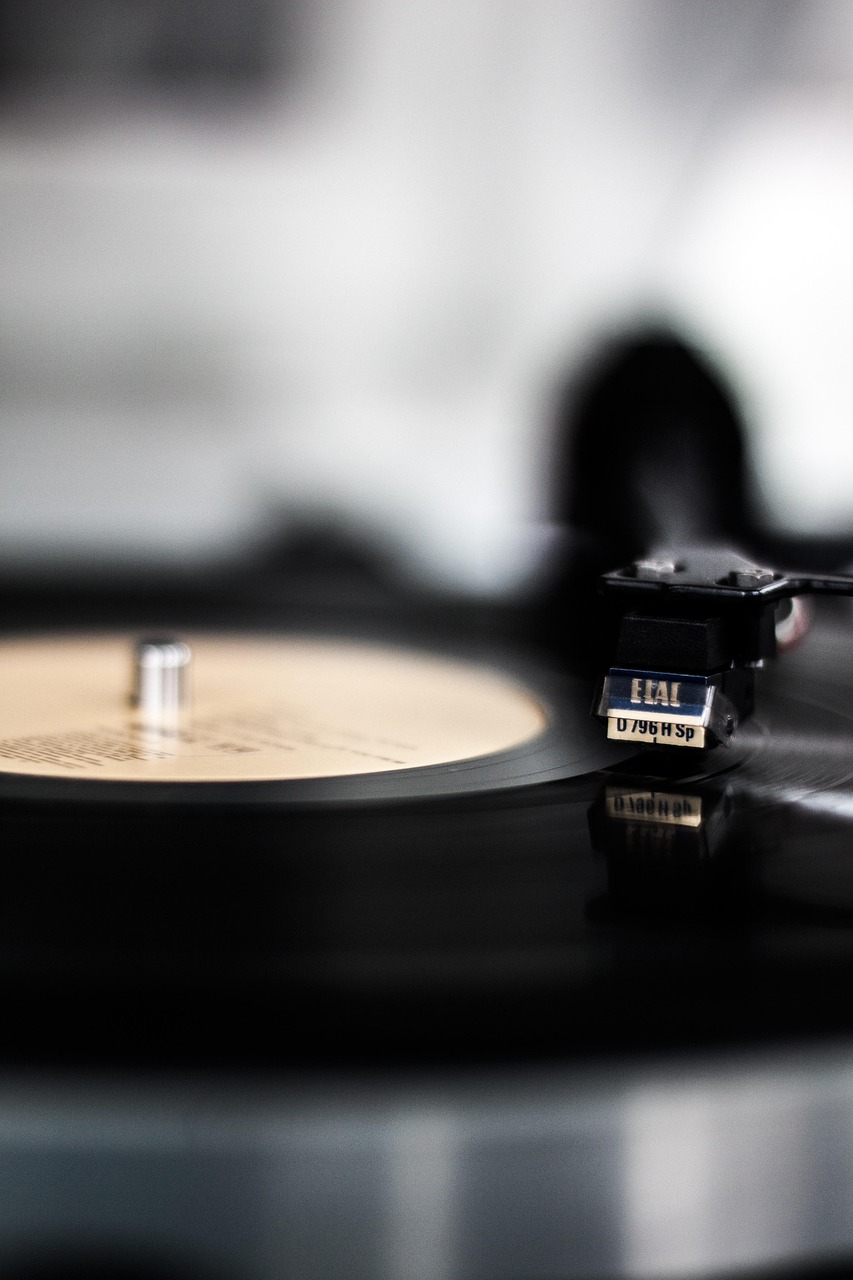 About vinyl, plate, music, analog, vintage, hifi, sound, tinge, technology, nostalgia, music playback, audio, audio device, records, pickup, needle, background, nostalgic, aesthetic wallpaper, beautiful wallpaper, phone wallpaper
